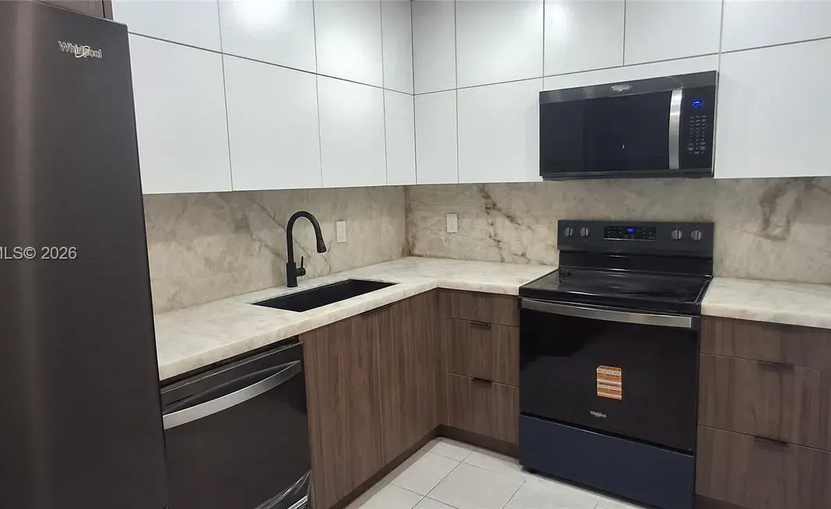 901 Hillcrest Dr # 311, Hollywood FL 33021