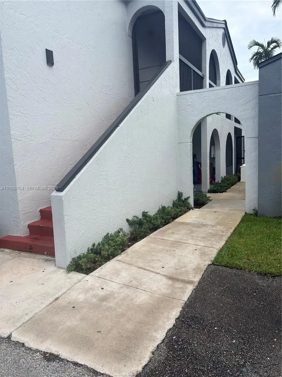 18236 Mediterranean Blvd # 12, Hialeah FL 33015 photo 2