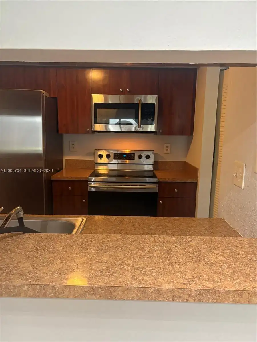 18236 Mediterranean Blvd # 12, Hialeah FL 33015 photo 4