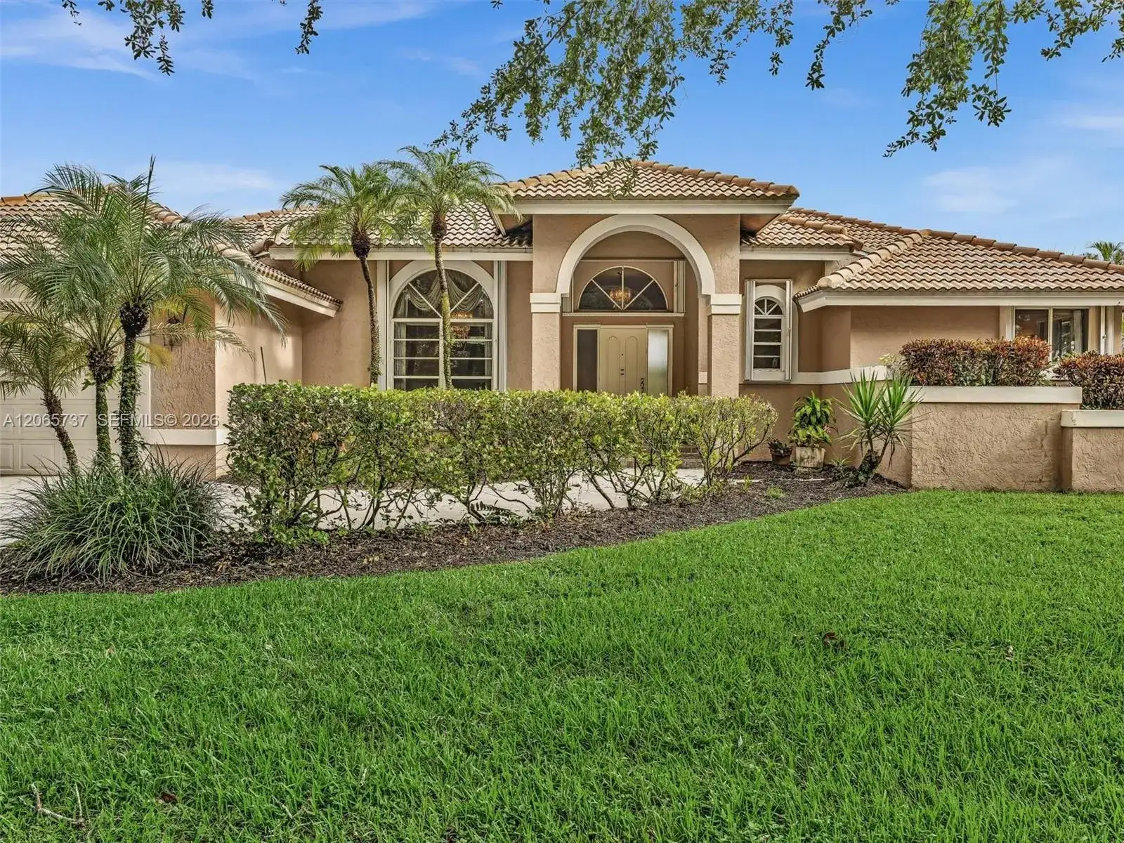 11335 Lake Shore Dr, Cooper City FL 33026 photo 2
