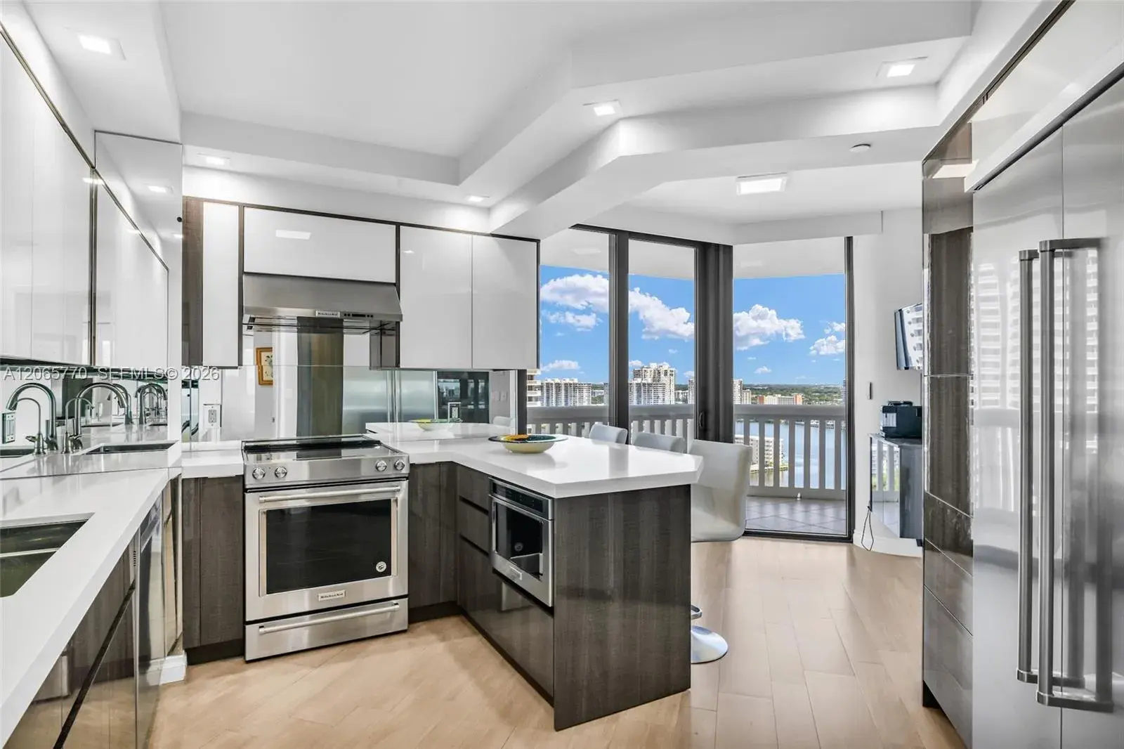 2000 Island Blvd # 2006, Aventura FL 33160