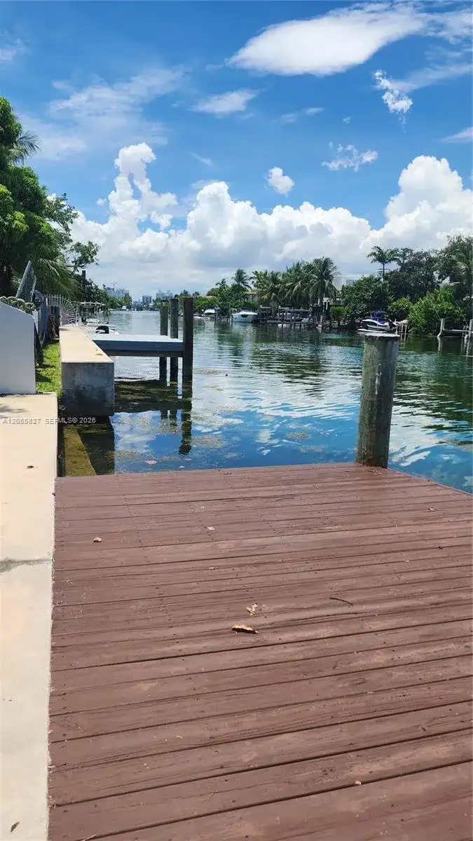 1525 Calais Dr, Miami Beach FL 33141 photo 2