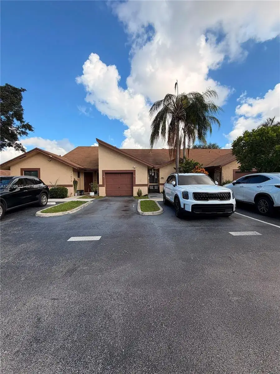 11083 NW 38th Pl, Sunrise FL 33351