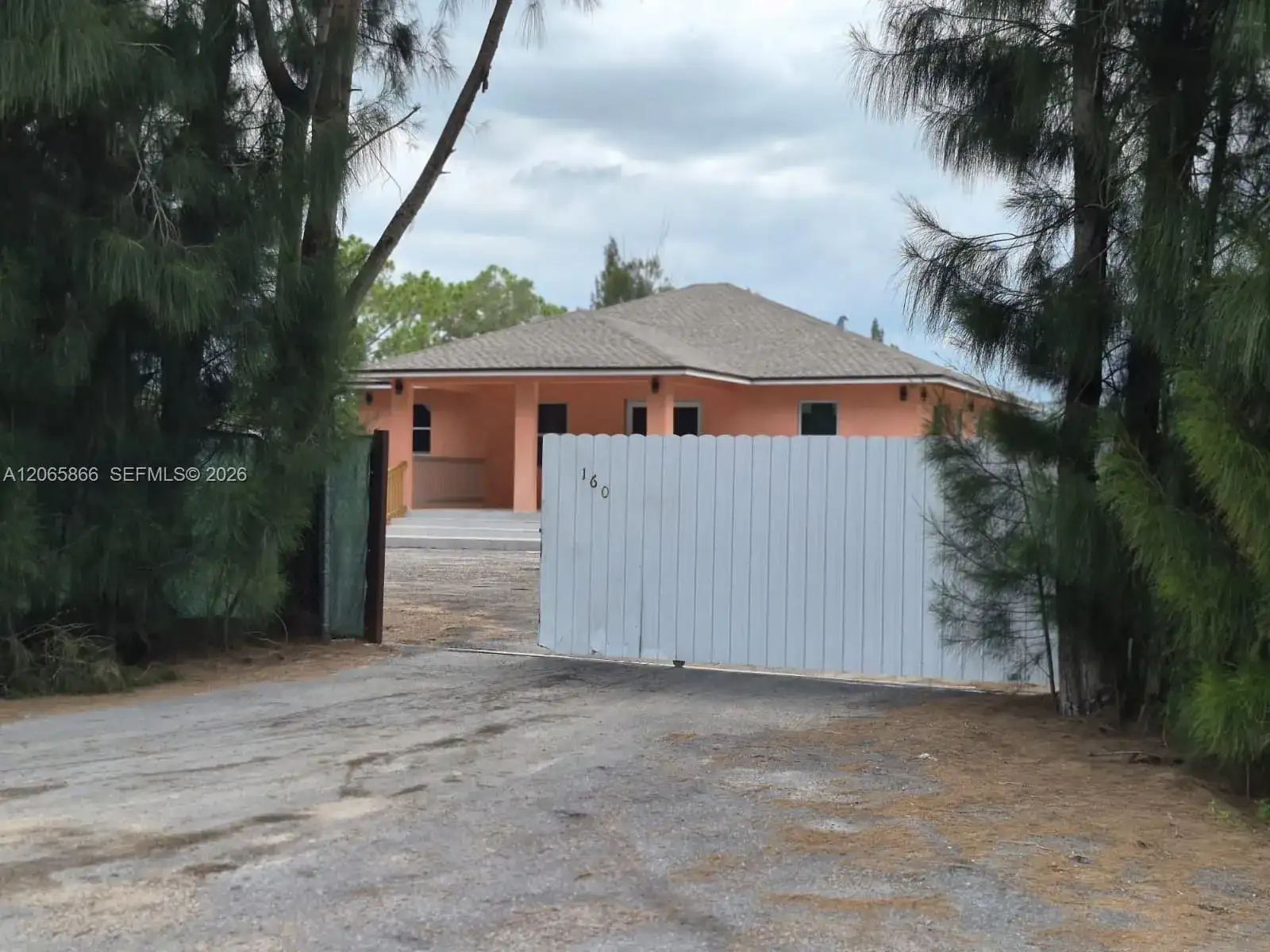 160 N Granja St, Clewiston FL 33440 photo 2