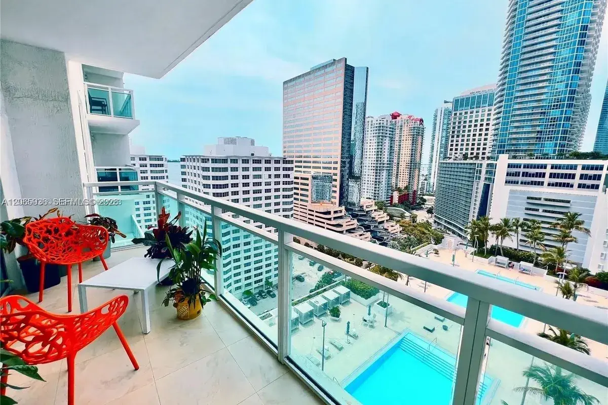 950 Brickell Bay Dr # 1807, Miami FL 33131