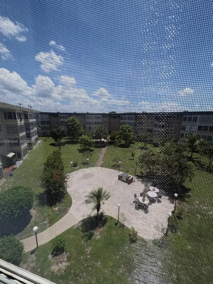 3091 NW 46th Ave # 407C, Lauderdale Lakes FL 33313