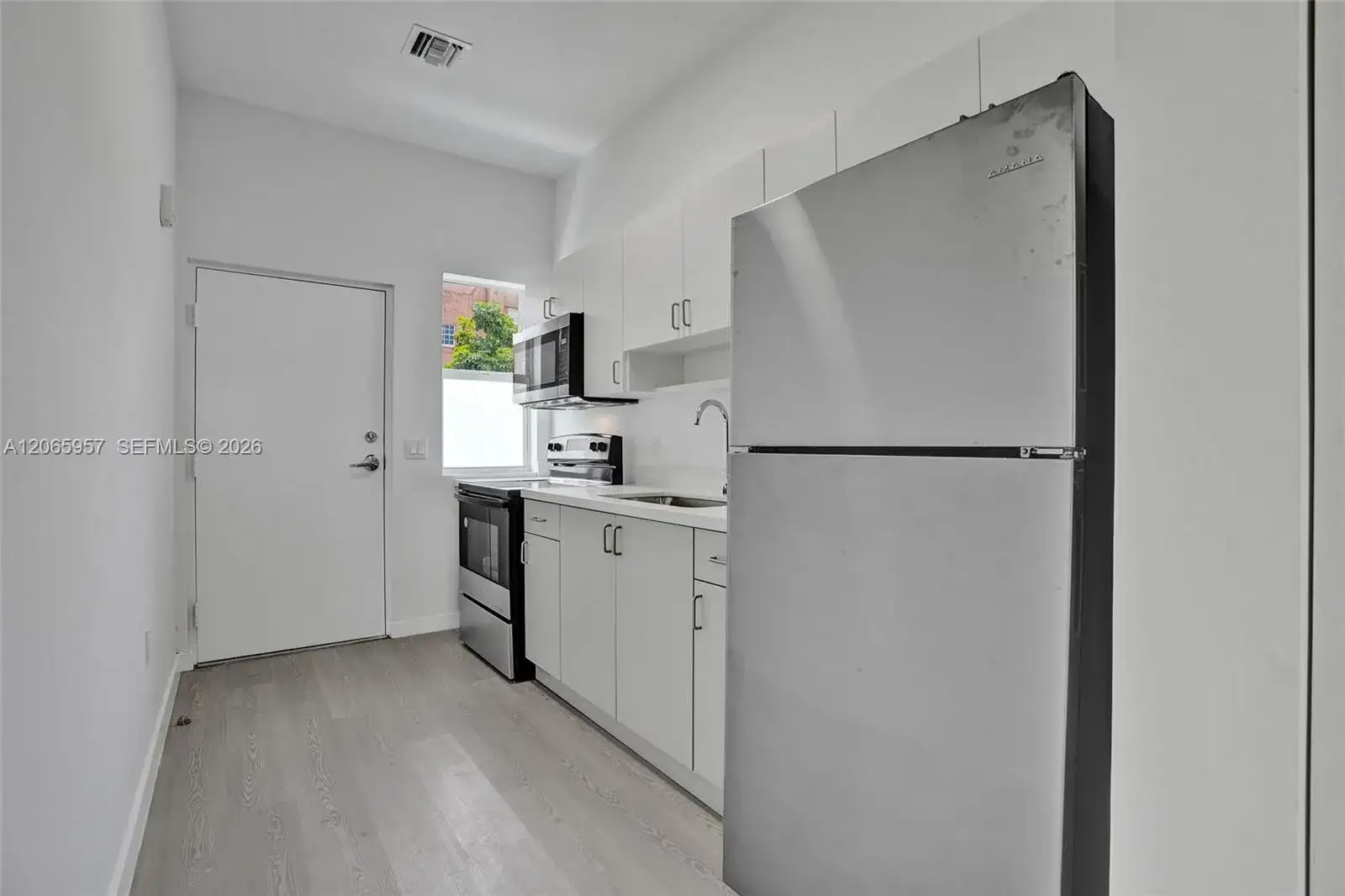 1567 NW 1st St # 6, Miami FL 33125 photo 2