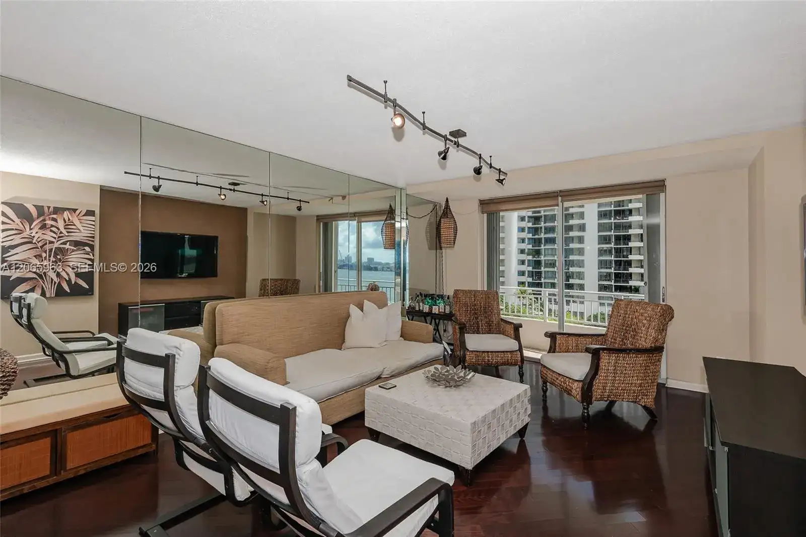 770 Claughton Island Dr # 809, Miami FL 33131 photo 3