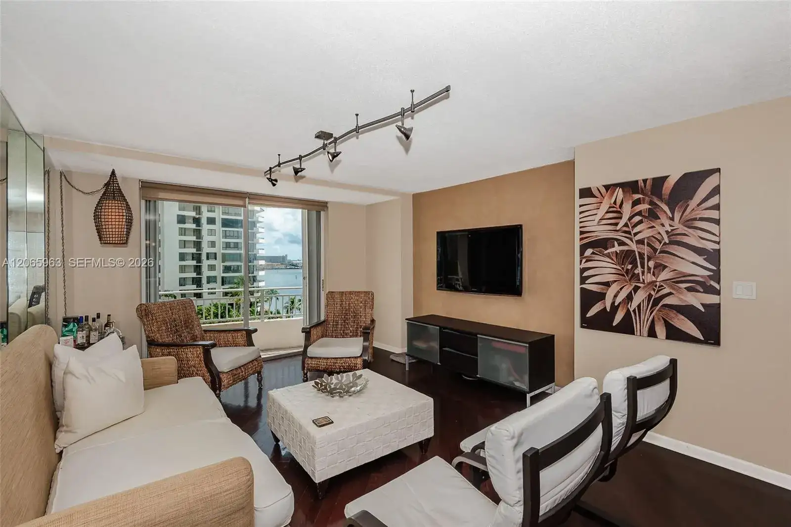 770 Claughton Island Dr # 809, Miami FL 33131 photo 4