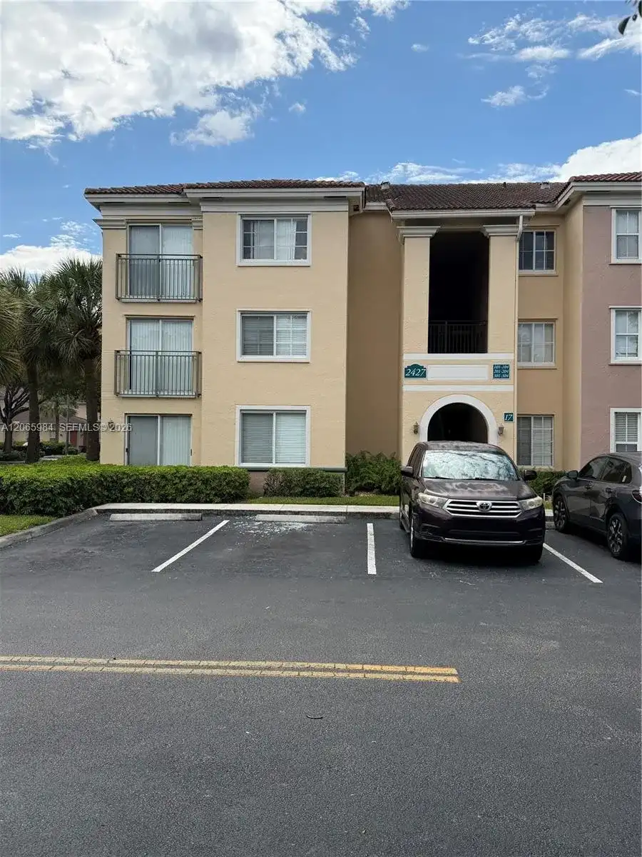 2427 Centergate Dr # 301, Miramar FL 33025