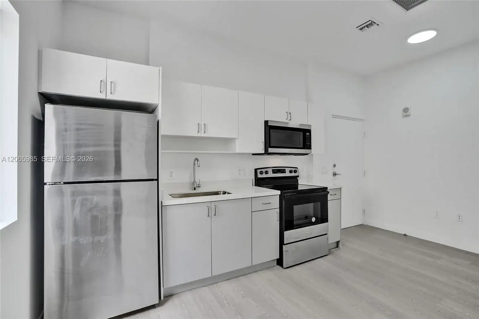1567 NW 1st St # 14, Miami FL 33125 photo 2