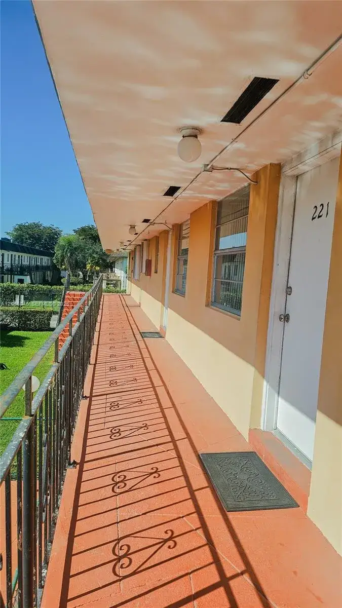 3800 SW 102nd Ave # 221, Miami FL 33165