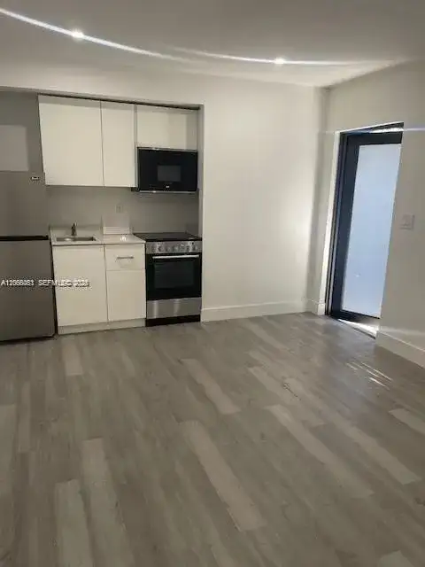 910 SW 8th Ave # D, Miami FL 33130 photo 3