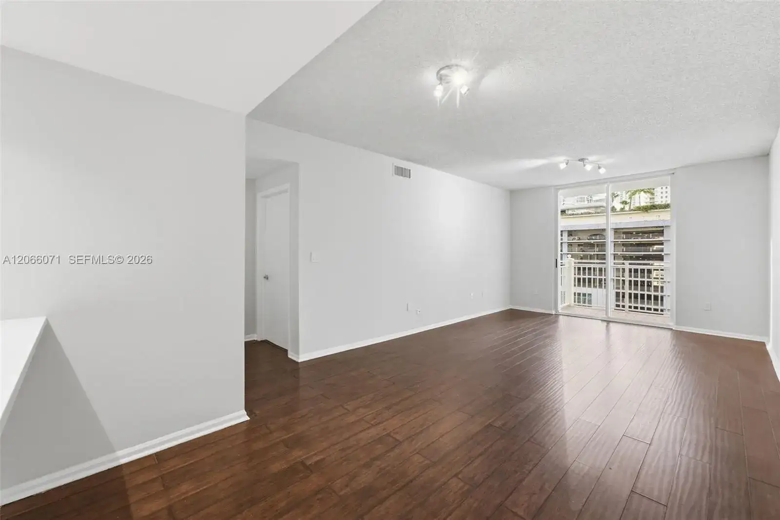 185 SE 14th Ter # 1010, Miami FL 33131 photo 4