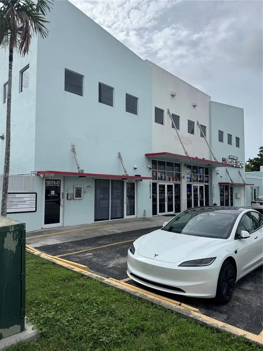 18319 W Dixie Hwy # 206, North Miami Beach FL 33160
