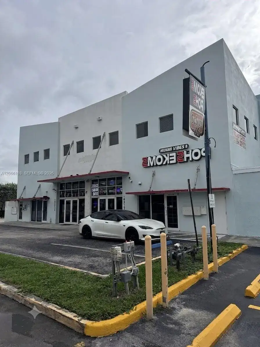 18319 W Dixie Hwy # 206, North Miami Beach FL 33160 photo 2