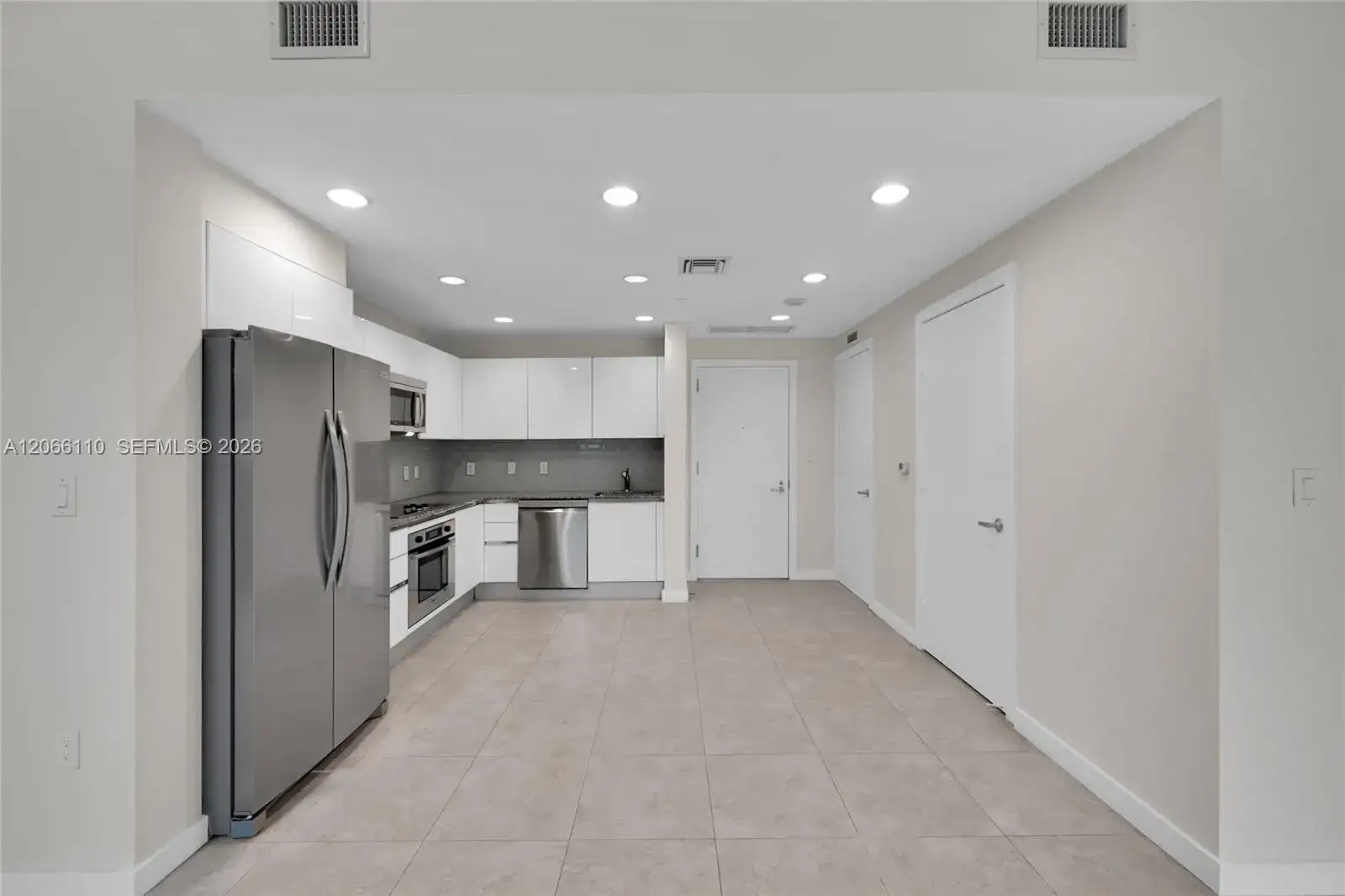 1060 Brickell Ave # 815, Miami FL 33131 photo 3