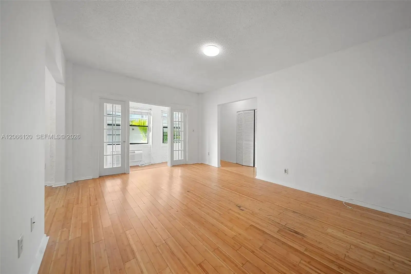 934 Michigan Ave # 207, Miami Beach FL 33139 photo 2