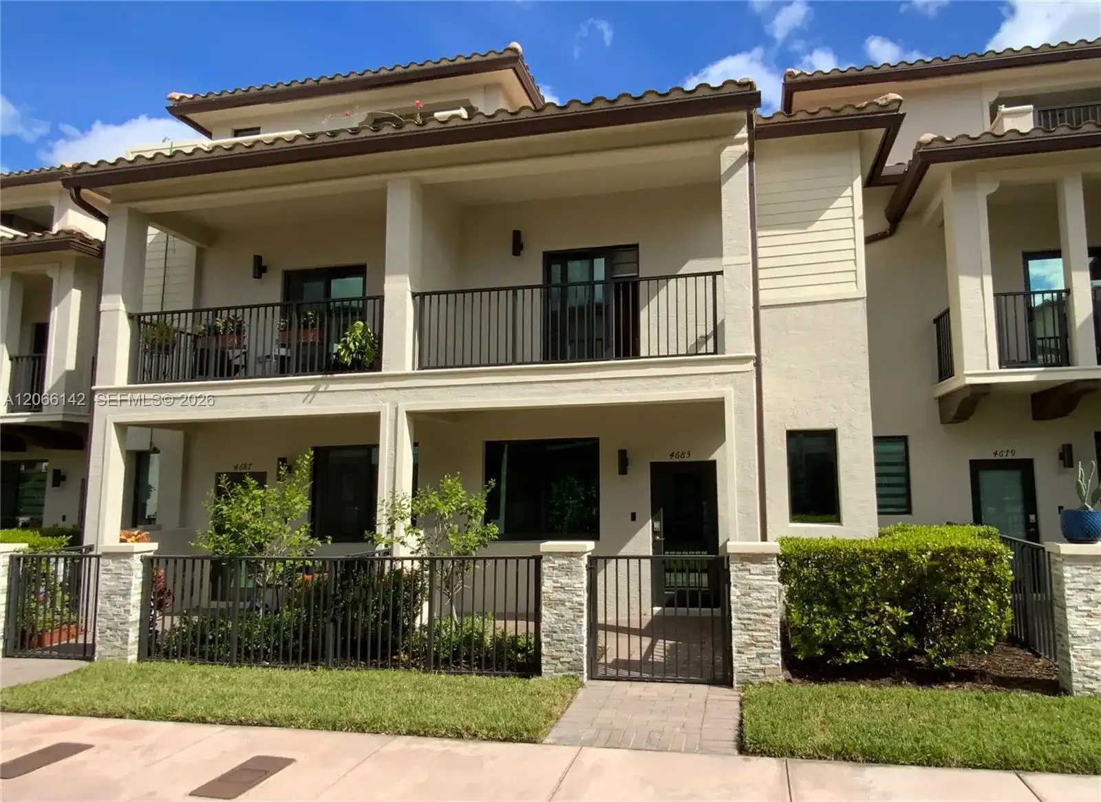 4683 NW 83rd Path, Doral FL 33166 photo 3