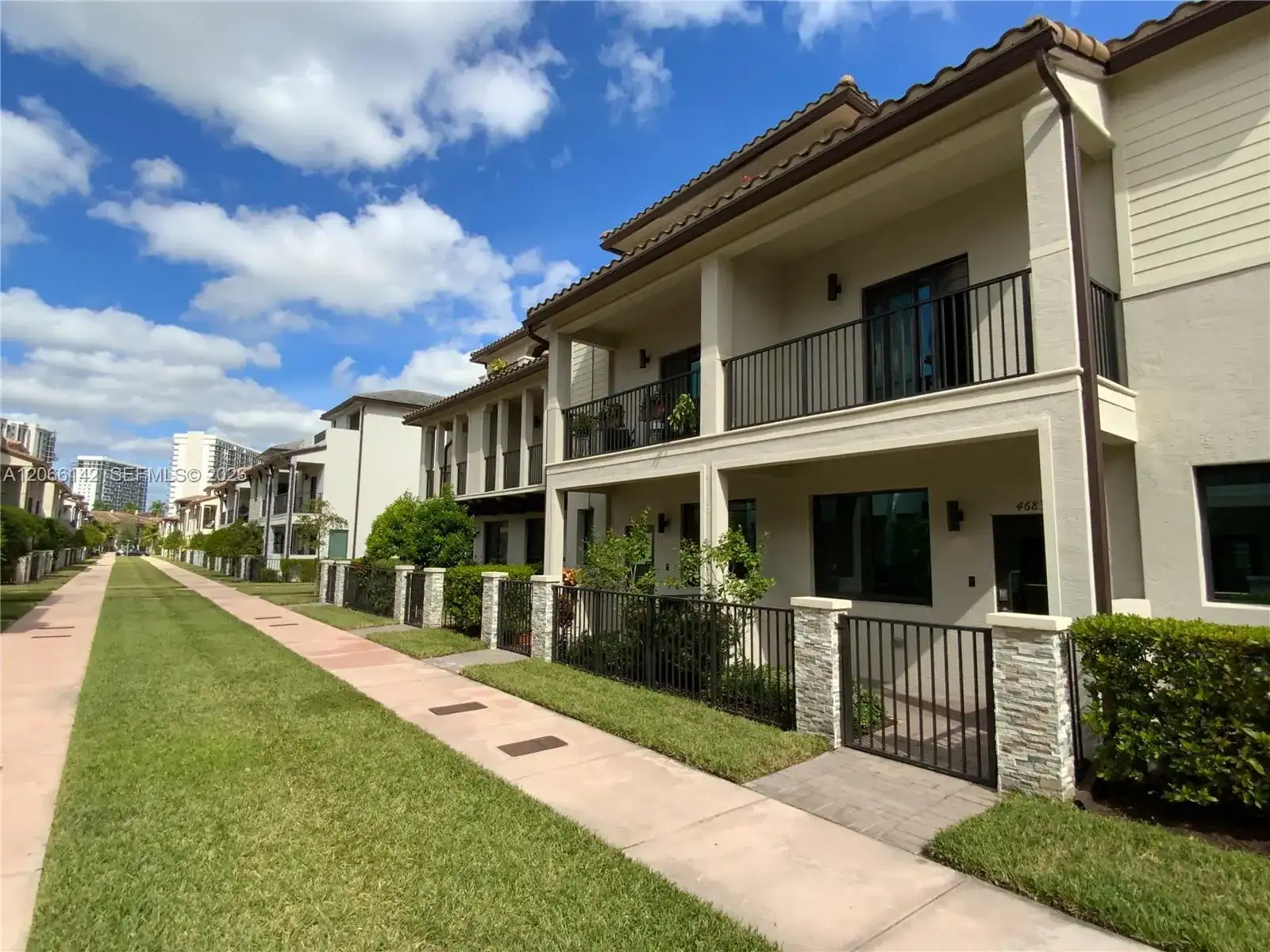 4683 NW 83rd Path, Doral FL 33166 photo 4