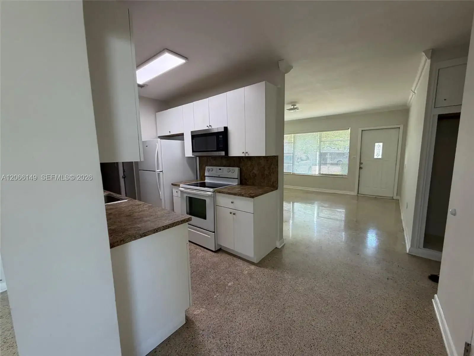 980 W 53rd Ter, Hialeah FL 33012 photo 2