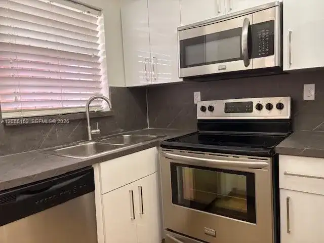 8893 Fontainebleau Blvd # 304, Miami FL 33172 photo 3