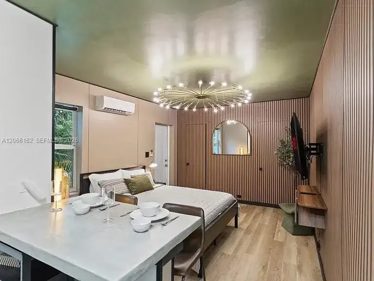 499 NE 112th St, Miami FL 33161 photo 2