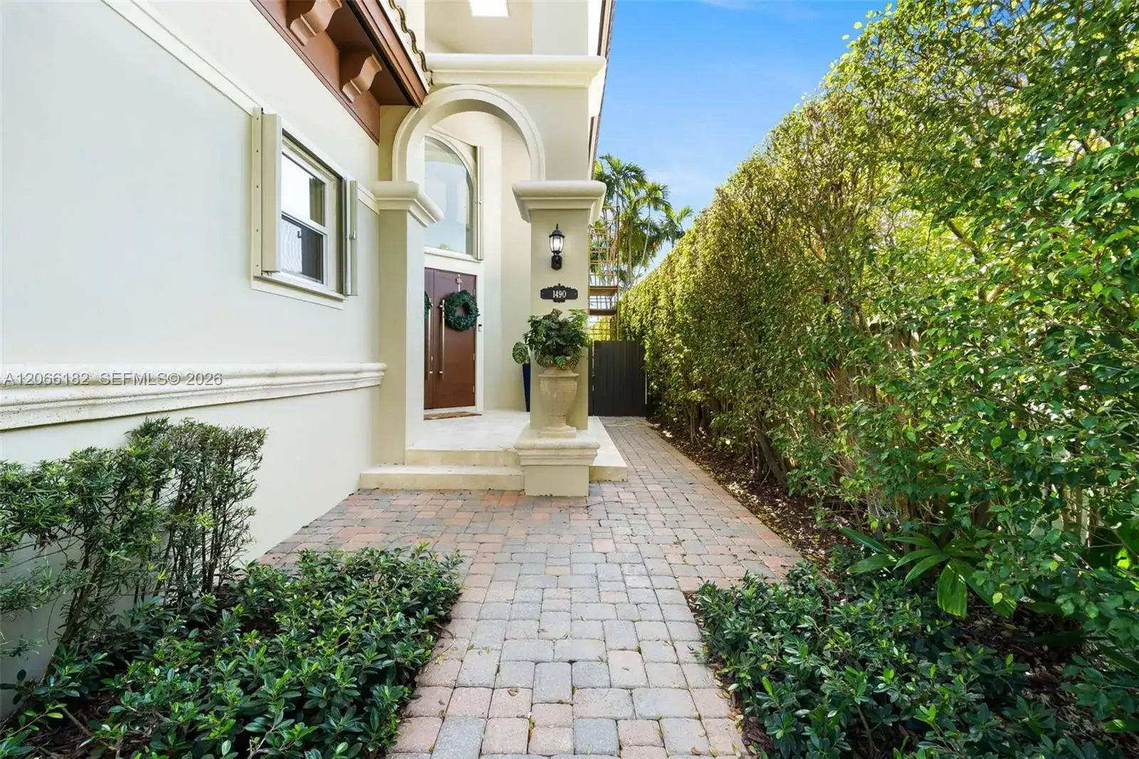 1490 Cleveland Rd, Miami Beach FL 33141 photo 2