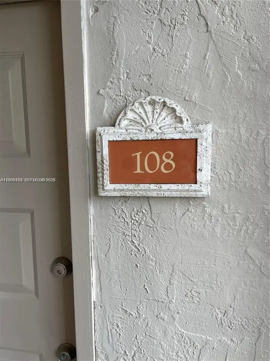 8225 Lake Dr # 108, Doral FL 33166