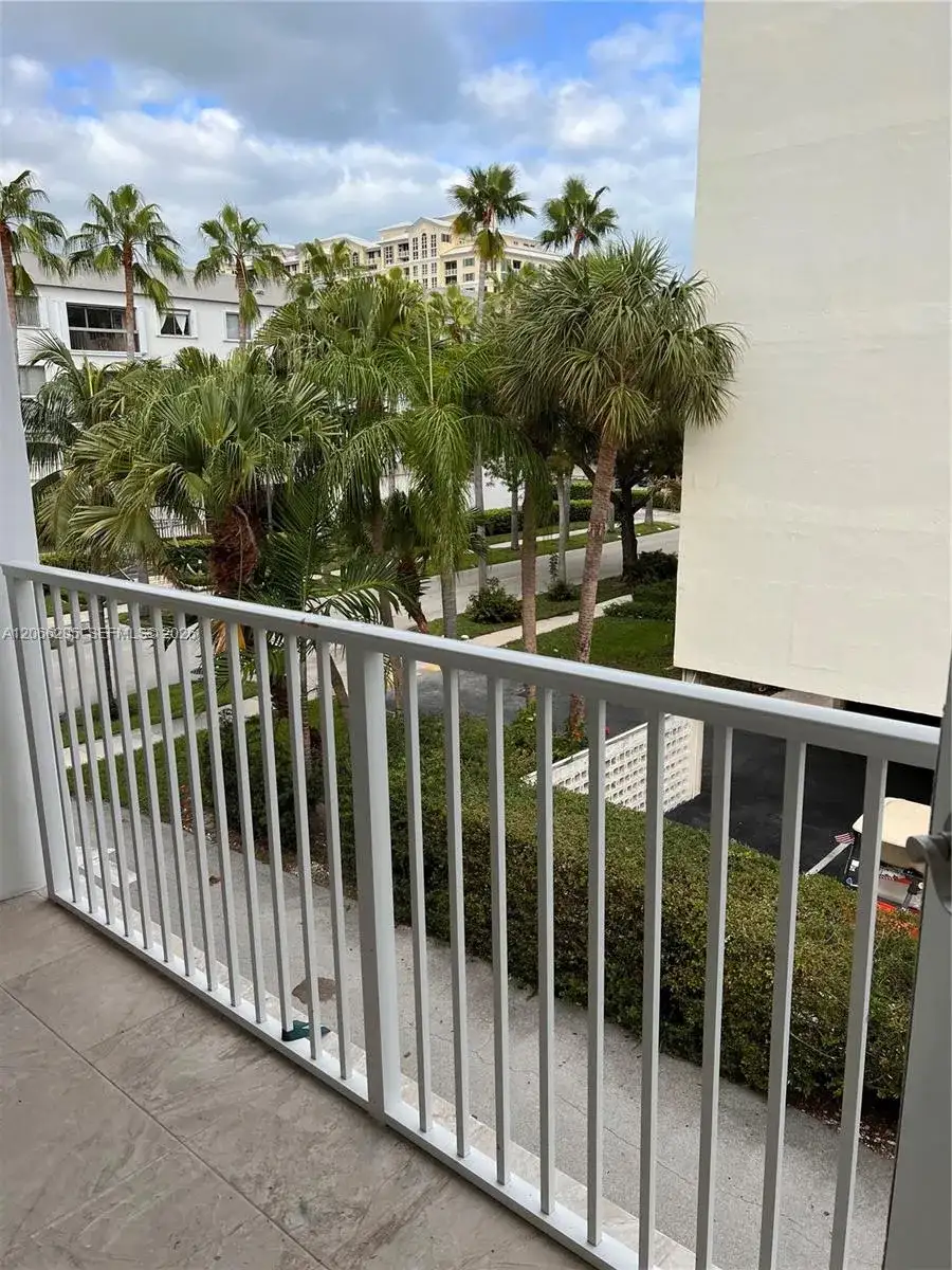 240 Galen Dr # 302, Key Biscayne FL 33149 photo 3