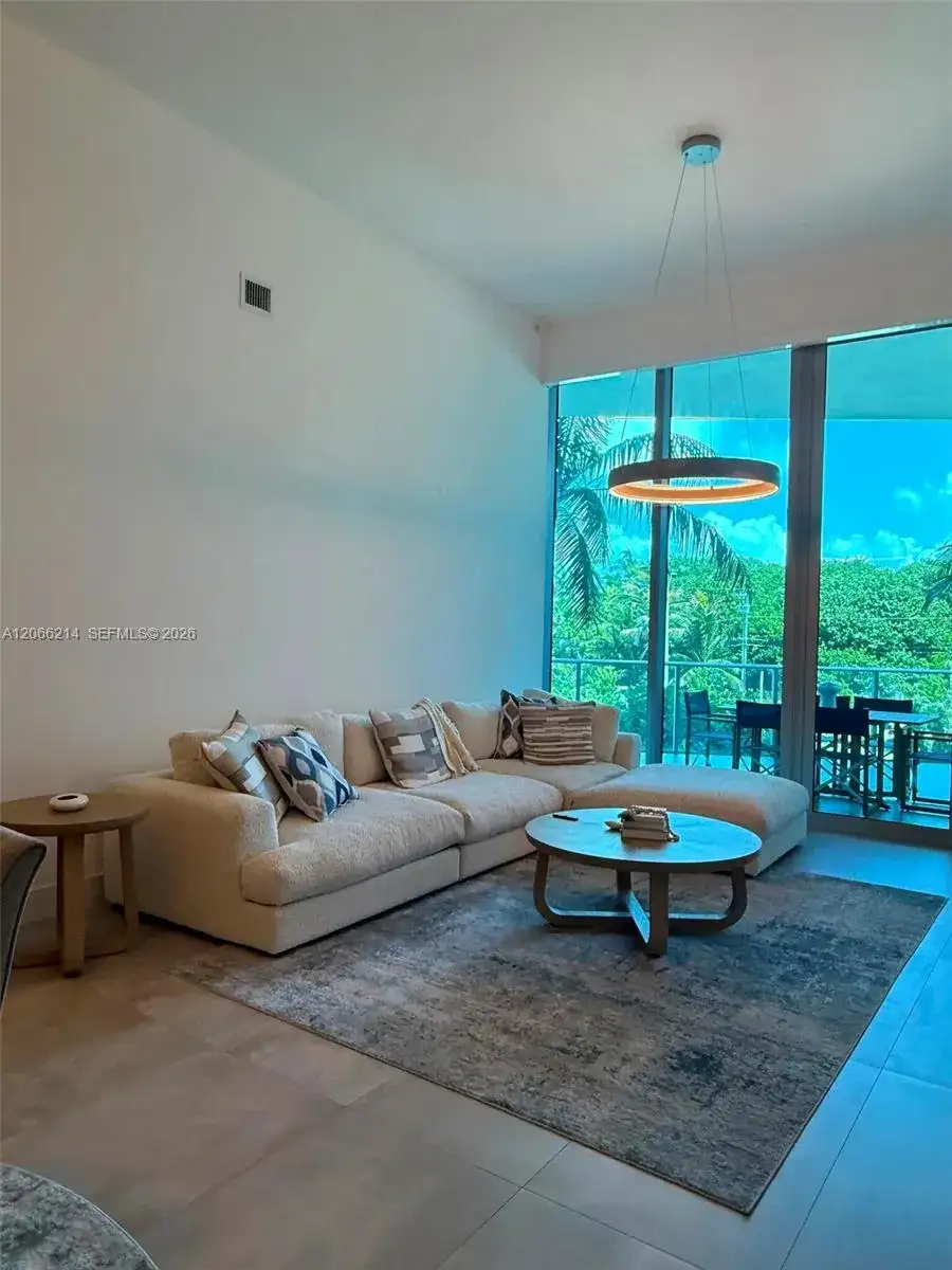 701 N Fort Lauderdale Blvd # 214, Fort Lauderdale FL 33304 photo 2