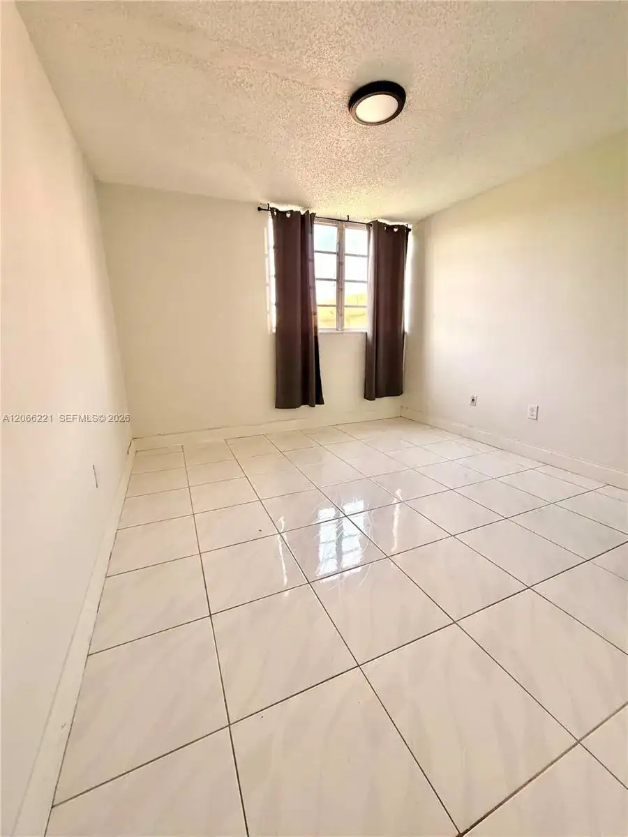 840 NW 87th Ave # 406, Miami FL 33172 photo 4