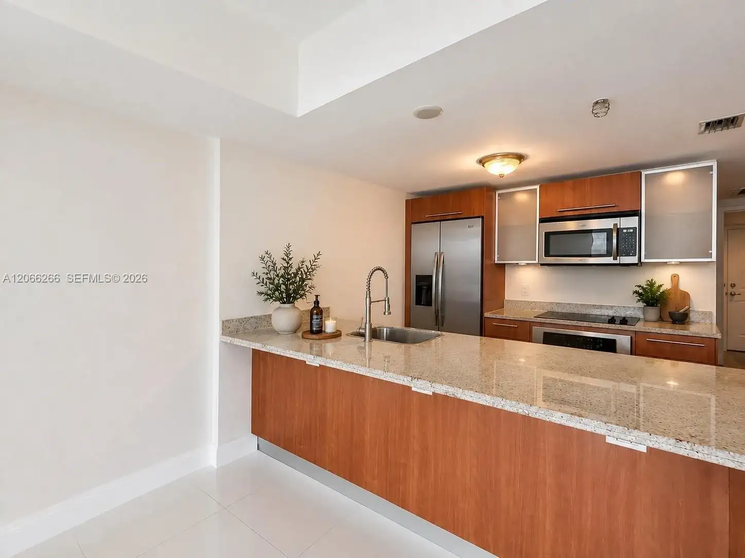185 SW 7th St # 3105, Miami FL 33130 photo 3