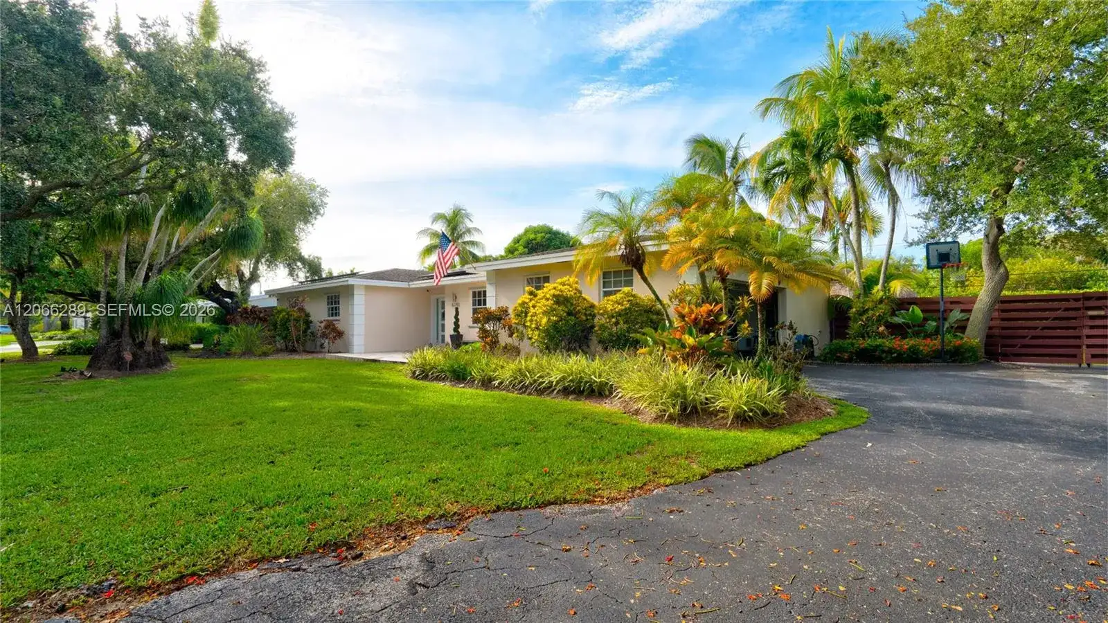 8340 SW 163rd St, Palmetto Bay FL 33157 photo 2