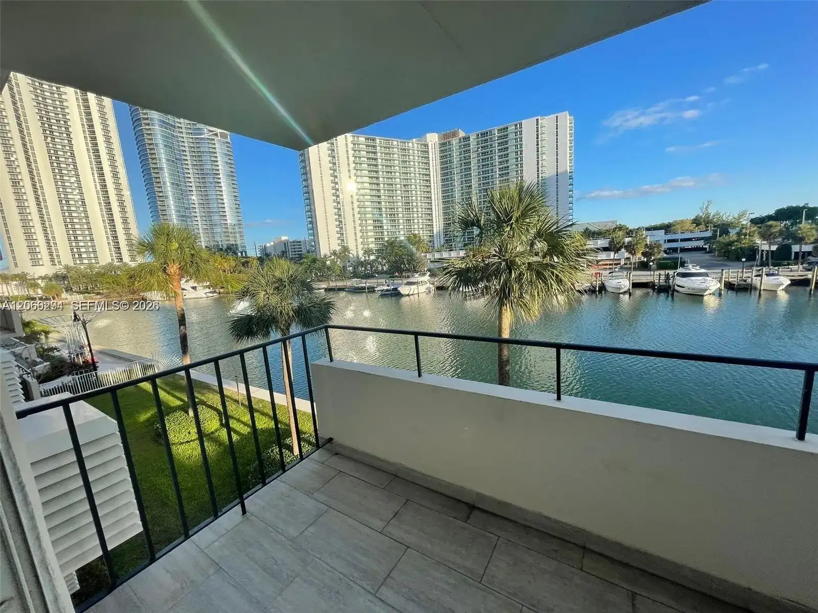220 Kings Point Dr # 303, Sunny Isles Beach FL 33160