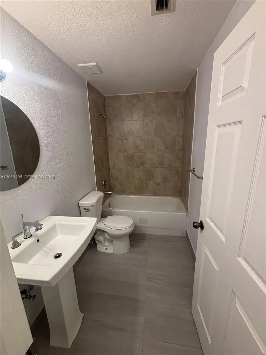 14042 NE 2nd Ave # 14042, Miami FL 33161 photo 5
