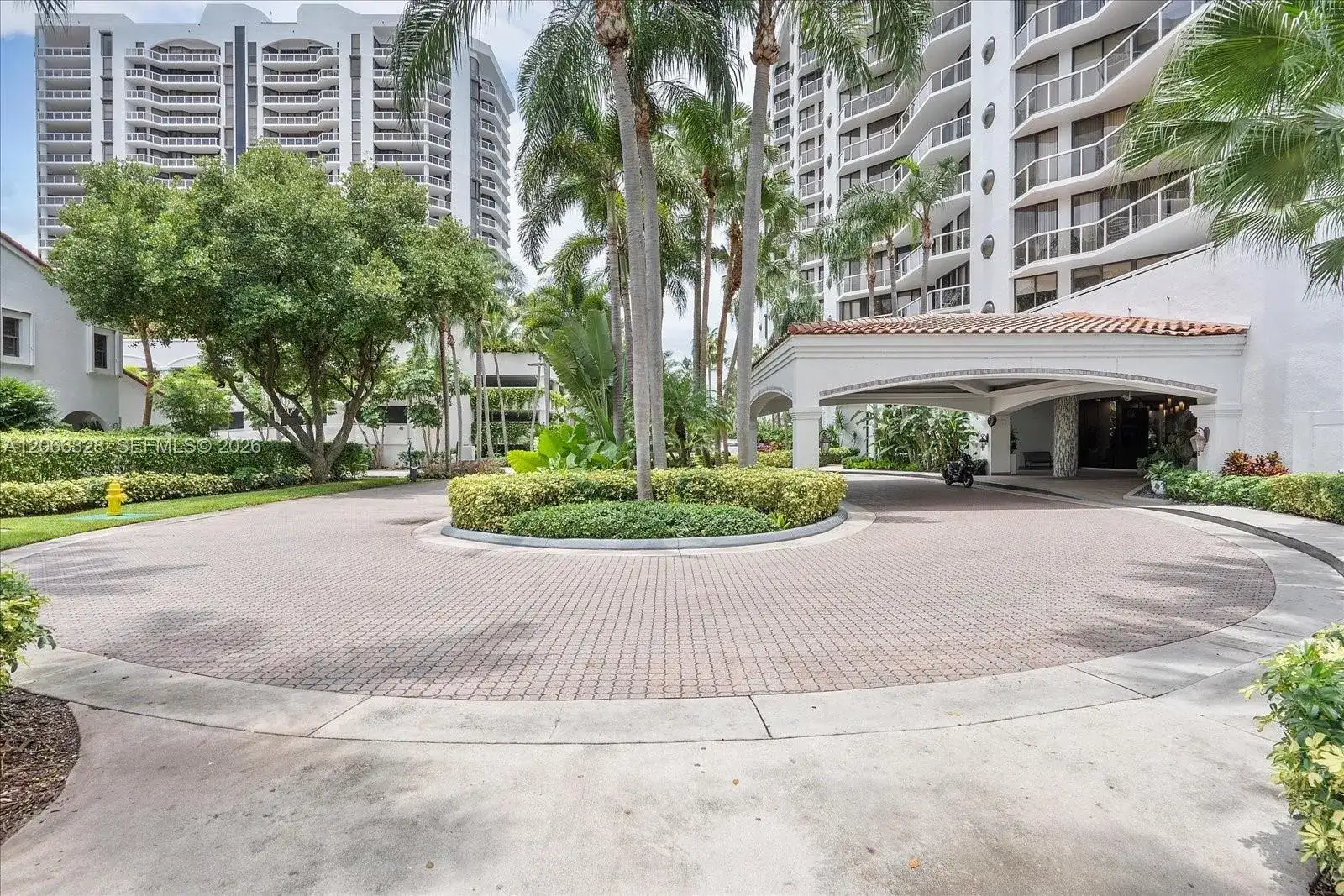 3610 Yacht Club Dr # 1114, Aventura FL 33180 photo 2