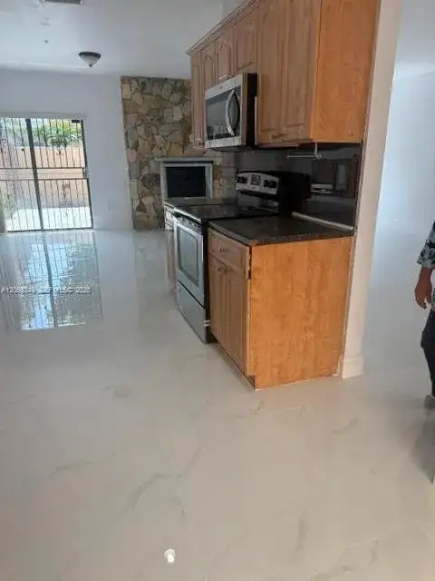 19630 cypress ct # 19630, Miami Lakes FL 33015 photo 2