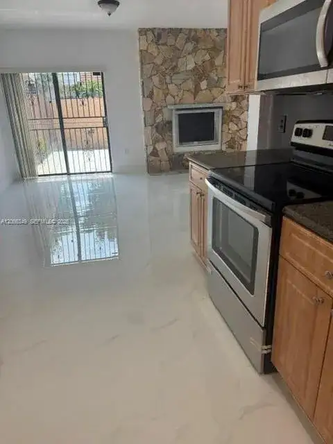 19630 cypress ct # 19630, Miami Lakes FL 33015 photo 4