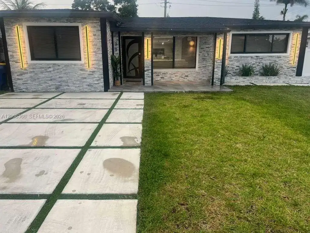 39 SE 7th St, Dania Beach FL 33004 photo 2