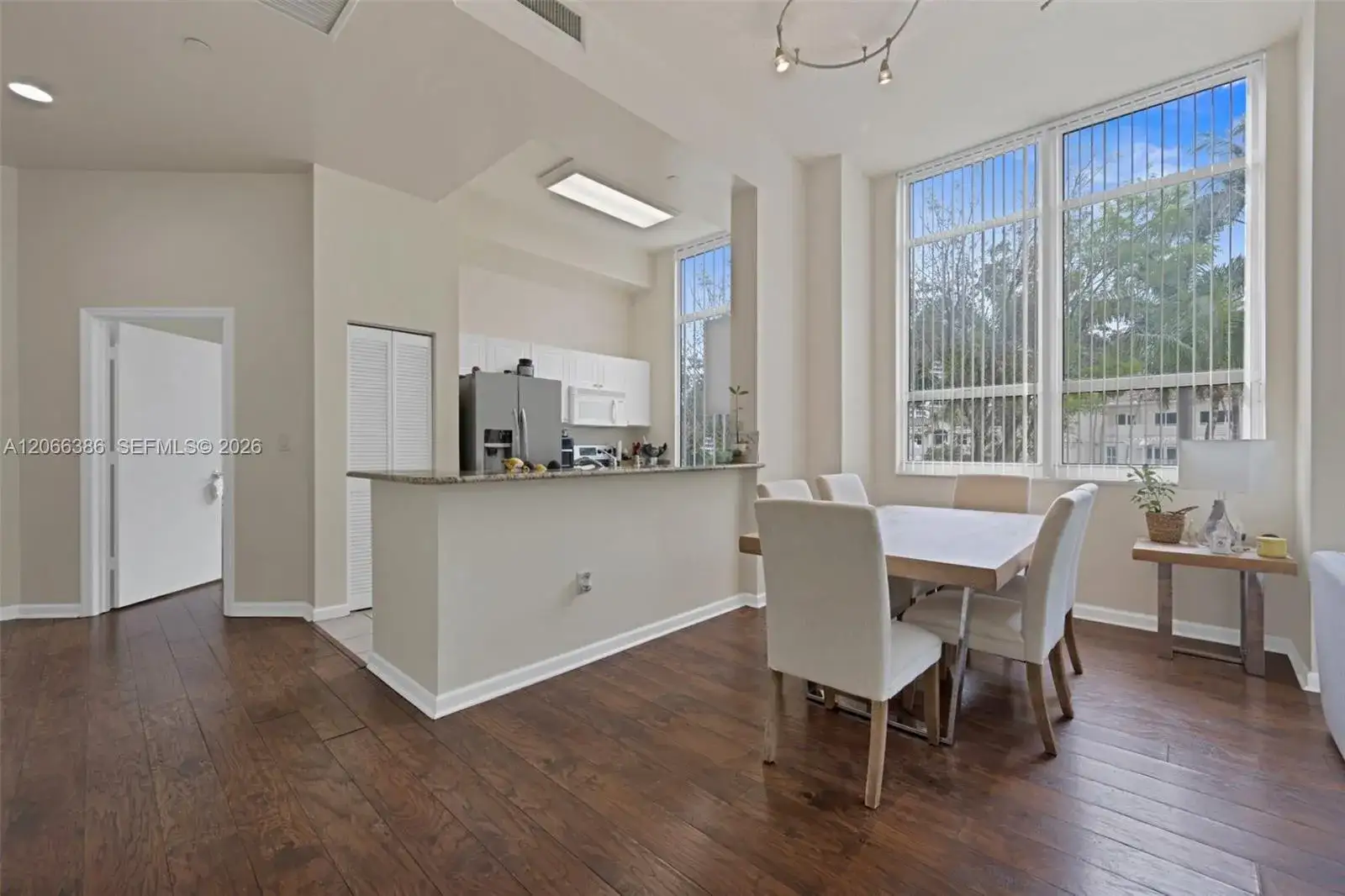 19501 W Country Club Dr # 208, Aventura FL 33180 photo 3