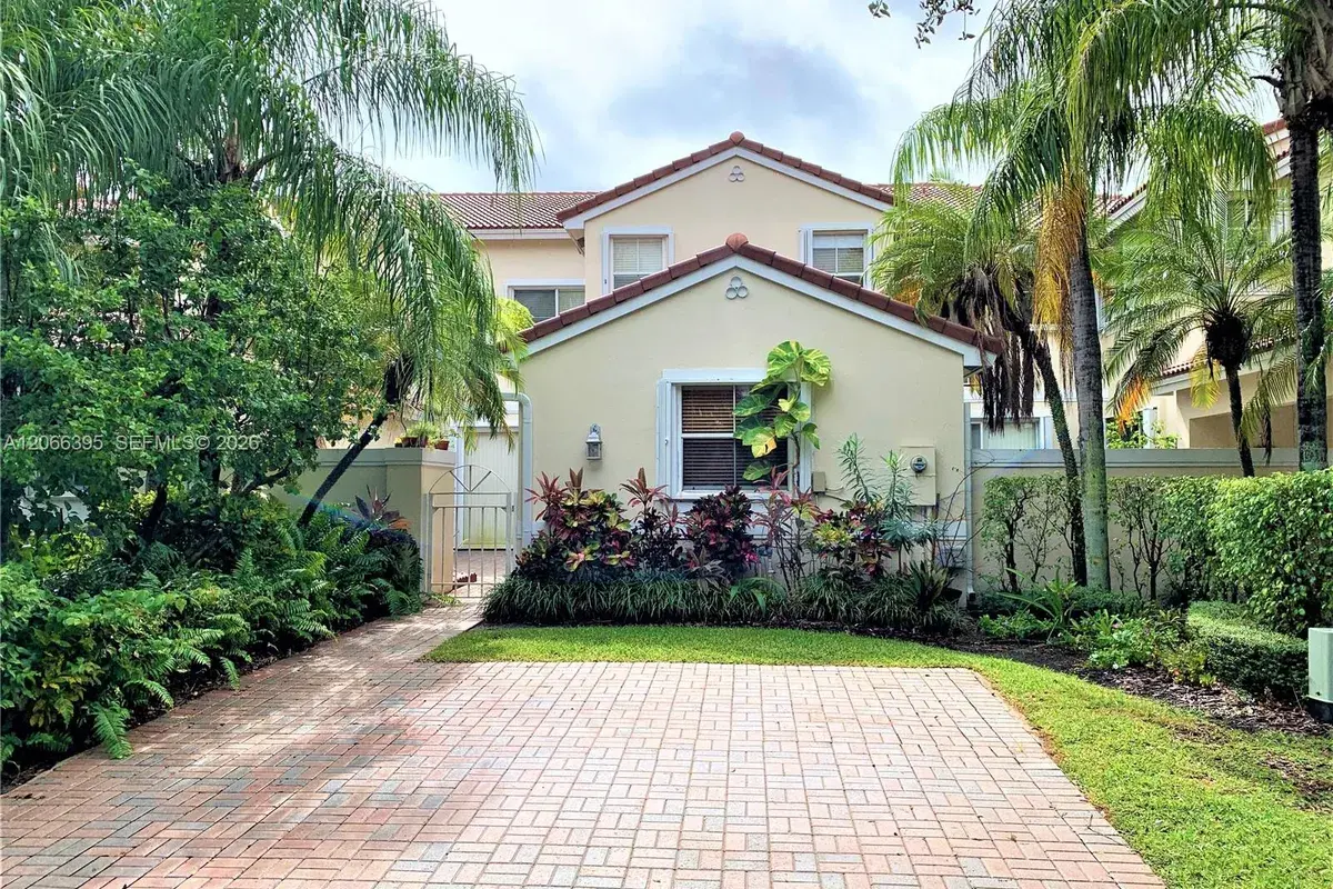1130 Buttonwood Ln, Hollywood FL 33019