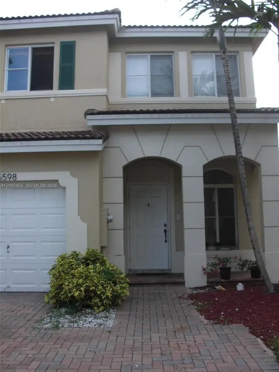 5598 NW 113th Ave, Doral FL 33178