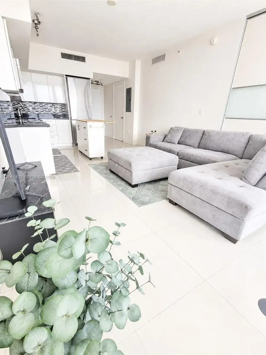 92 SW 3rd St # 3808, Miami FL 33130 photo 3