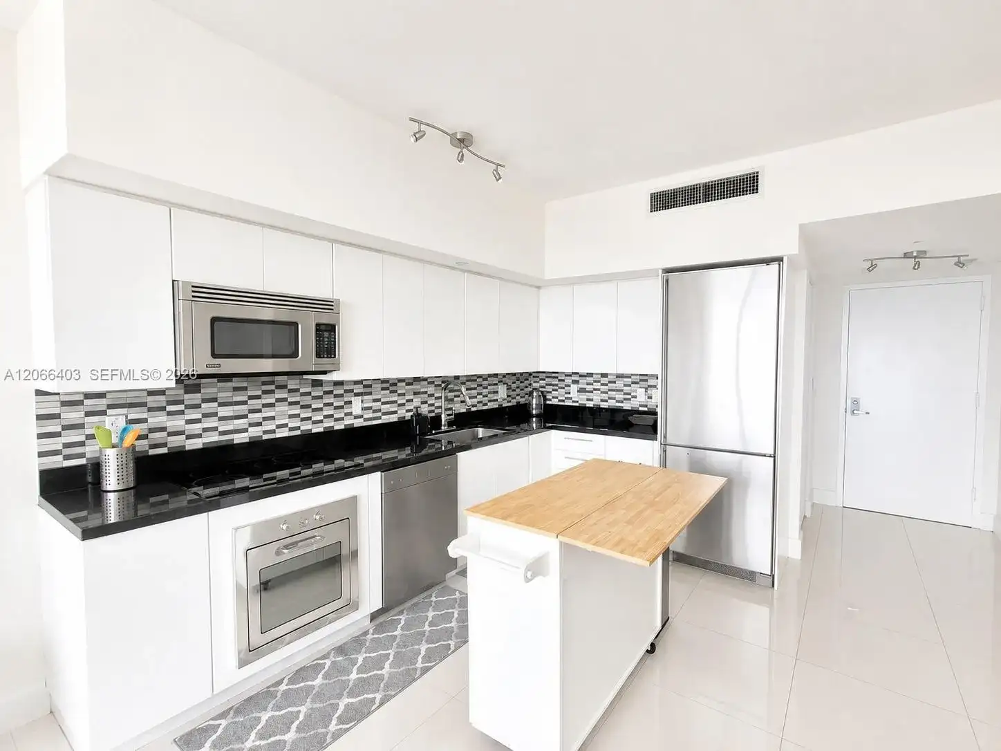 92 SW 3rd St # 3808, Miami FL 33130 photo 4