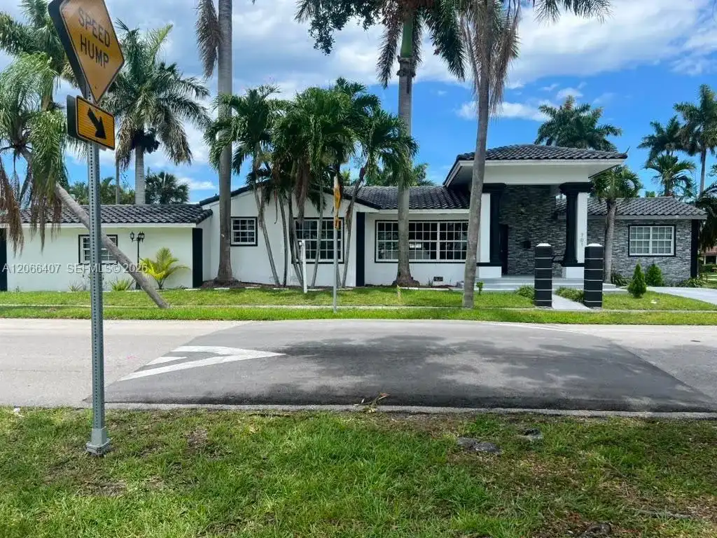 701 N 14th Ave, Hollywood FL 33020
