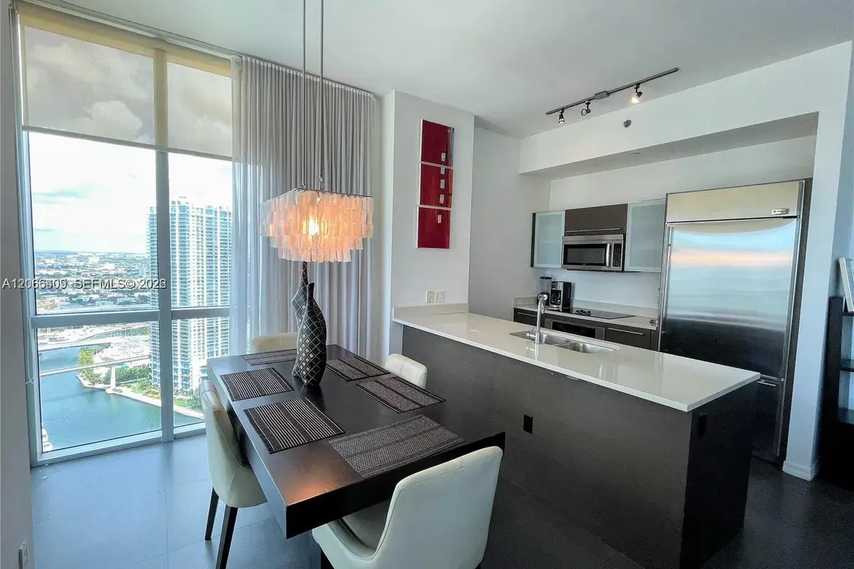 55 SE 6th St # 4102, Miami FL 33131