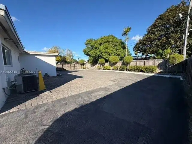 3221 SW 107th Ave, Miami FL 33165 photo 3