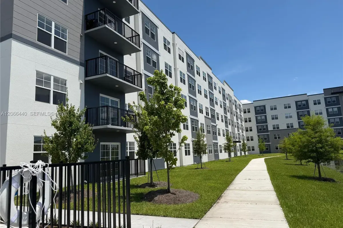 5563 Millenia Park # 201, Orlando FL 32839