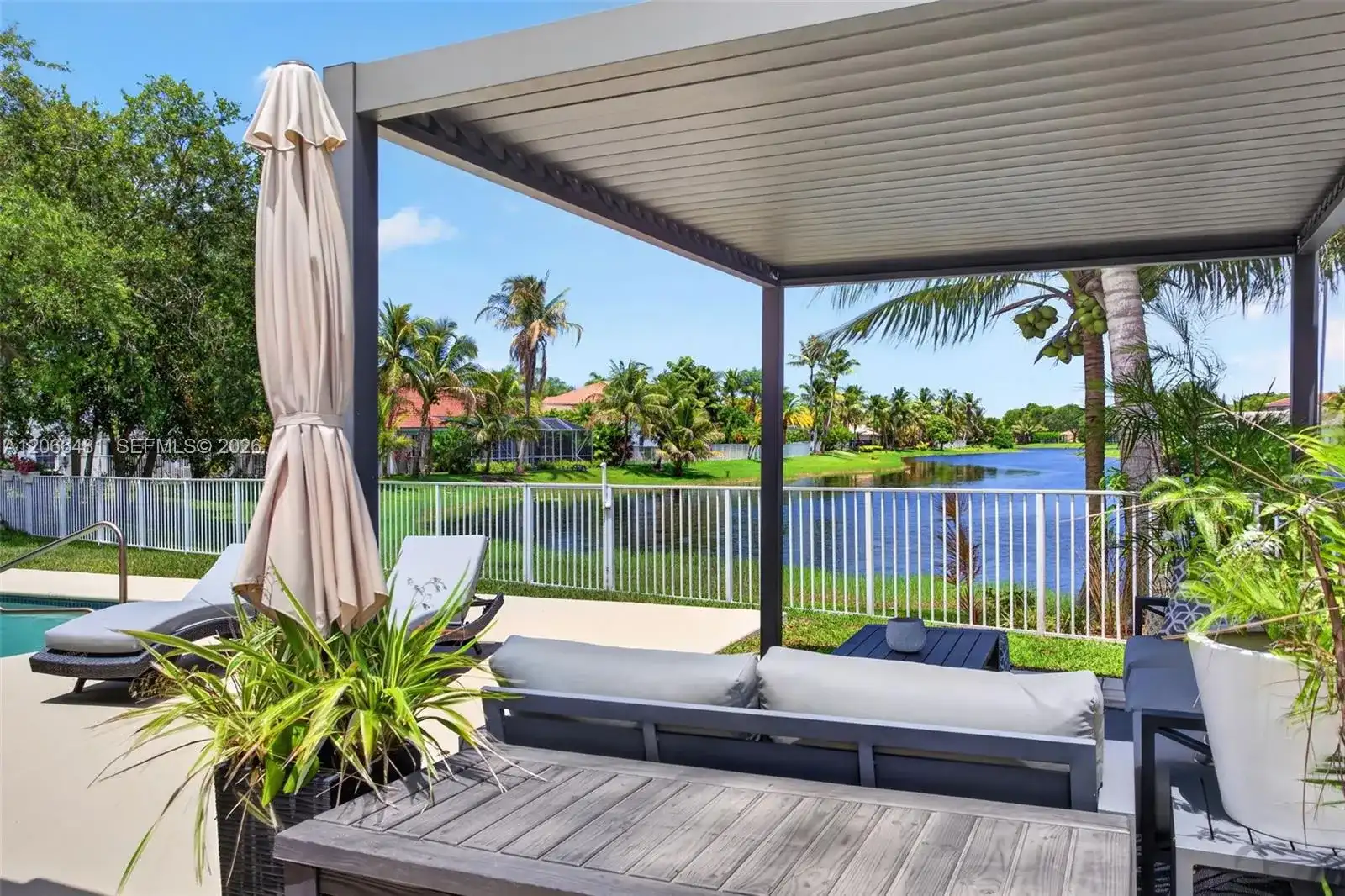 480 Cambridge Dr, Weston FL 33326
